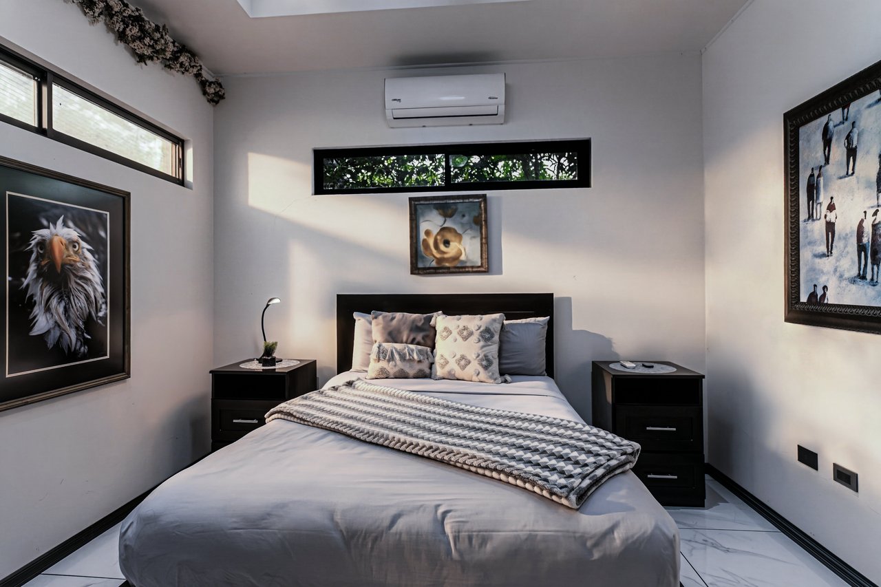 Charming 2 Bedroom Home + Studio located in heart of Uvita 