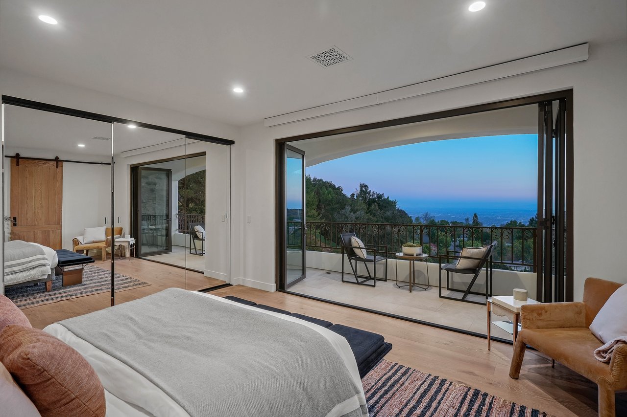 7212 Mulholland Dr, Hollywood Hills