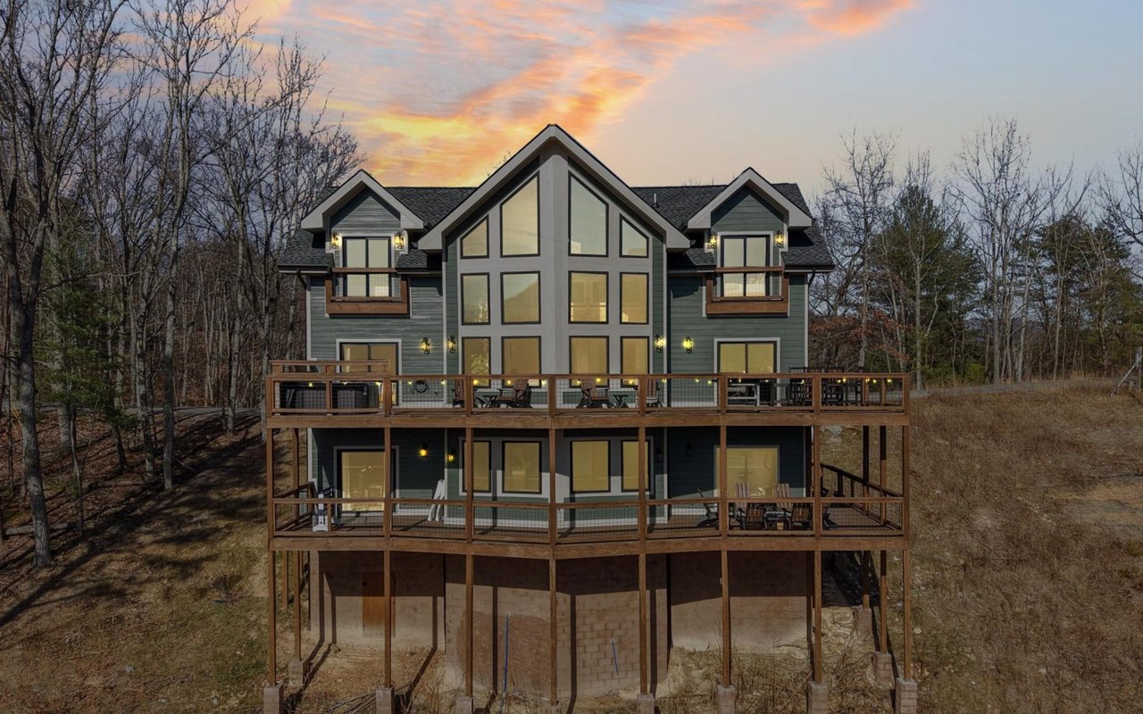 Wallace Luxury Spotlight | 2731 Knights Lane Sevierville, TN 37862