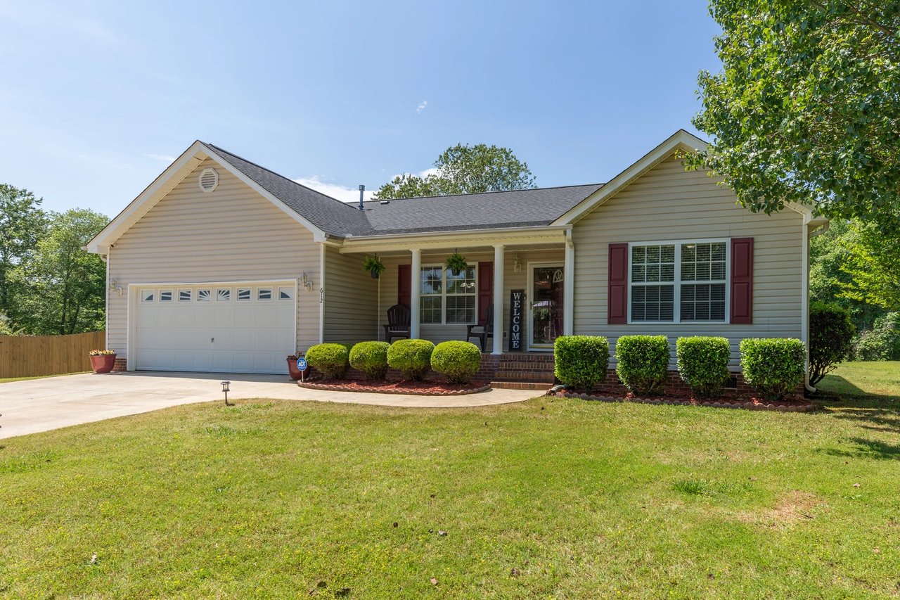 Sold - 612 Hunters Lane, 3 Beds with a Creek & Great Room