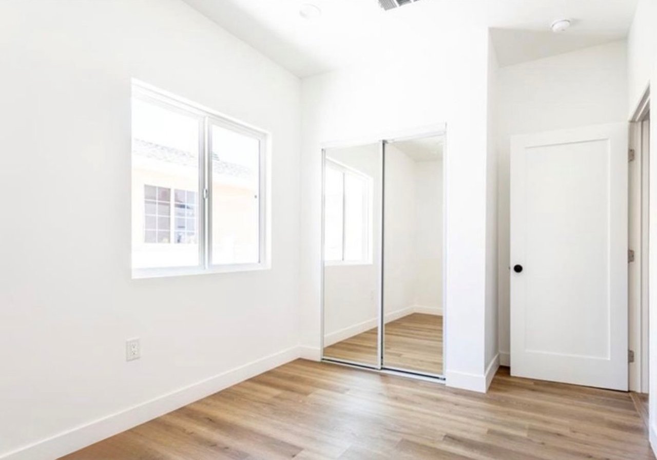 1731–1733 S New England St