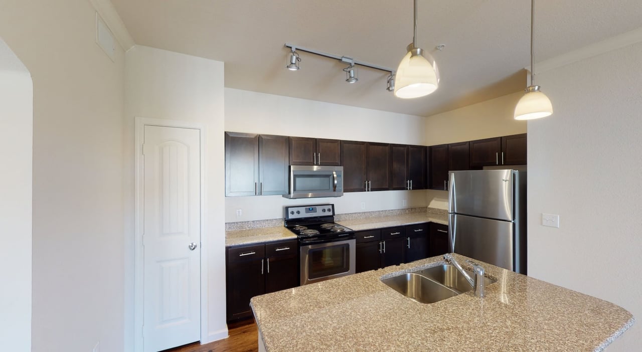 Beautiful 1/1 apartment home 20 minutes north of downtown!