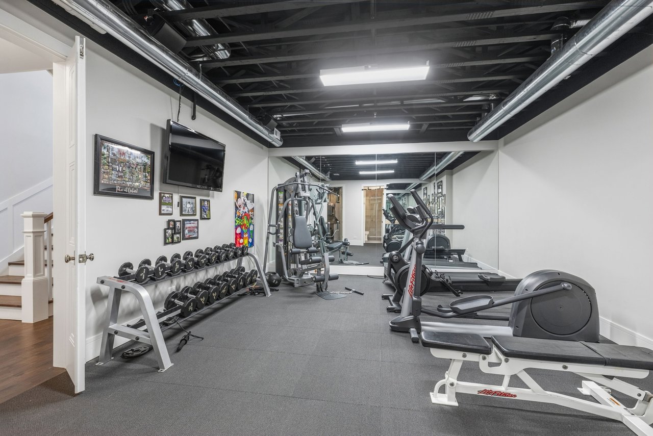 618 Buckingham Place