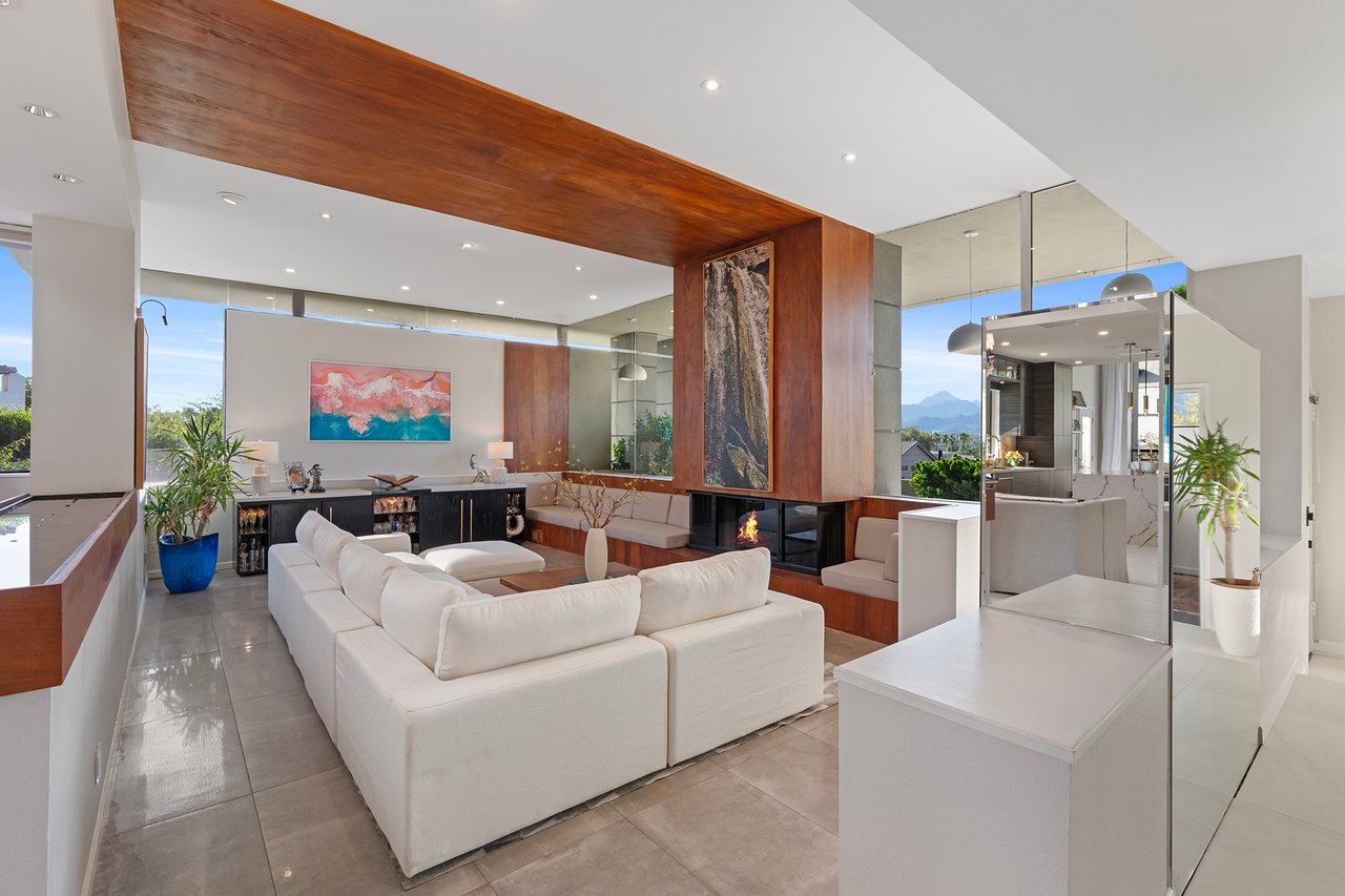 5905 N ECHO CANYON Lane