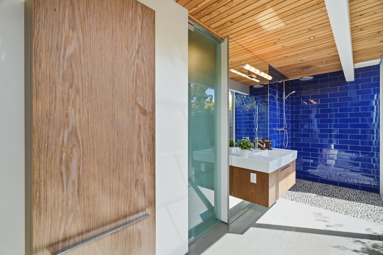 1109 Lorne WAY
