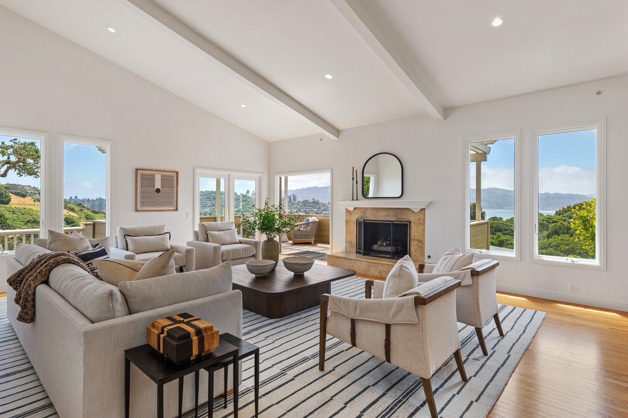 Picturesque and Private View Residence