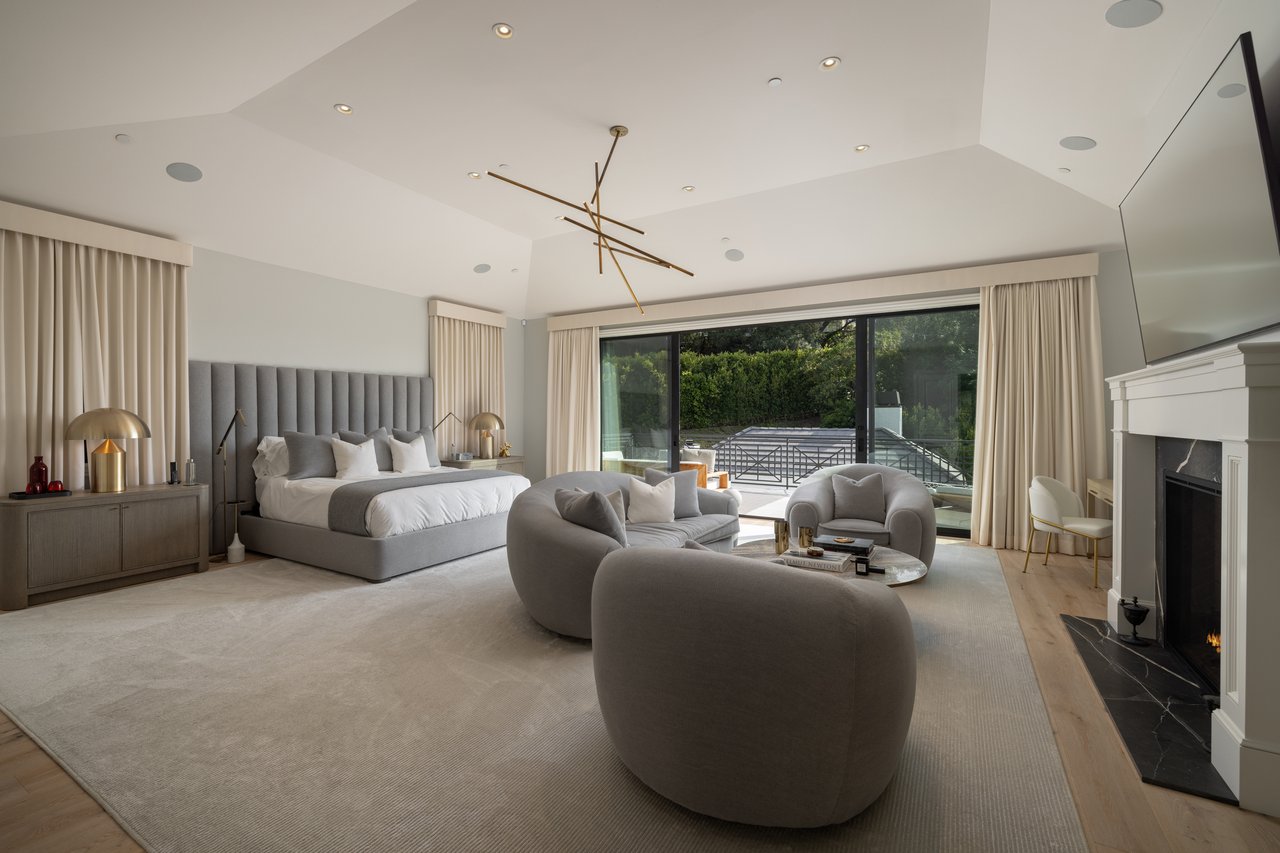 9520 Hidden Valley Rd, Beverly Hills