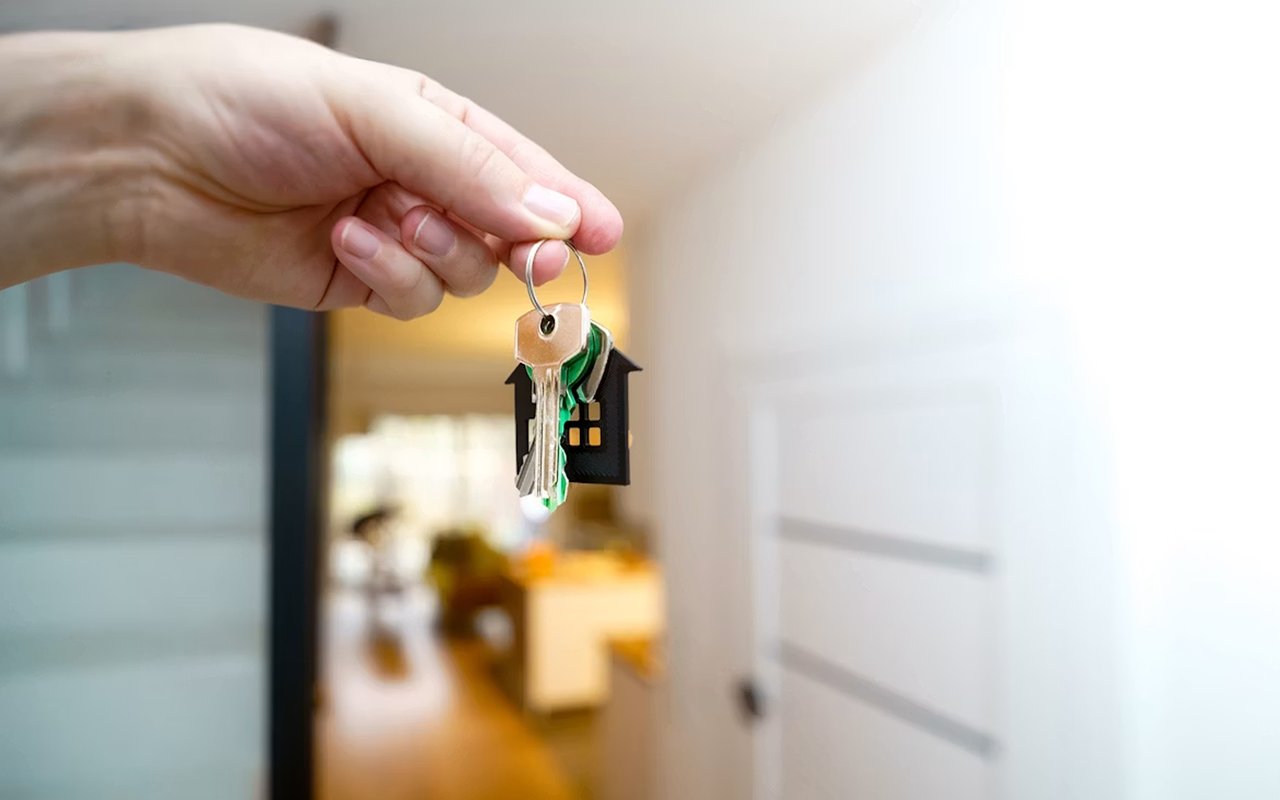 The Role of a Real Estate Agent in Your Home-Buying Journey