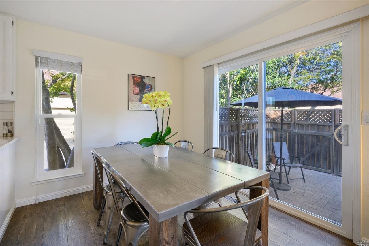 Turn-key, Well-Maintained Corner Unit Townhome With Pool Near Sonoma Plaza