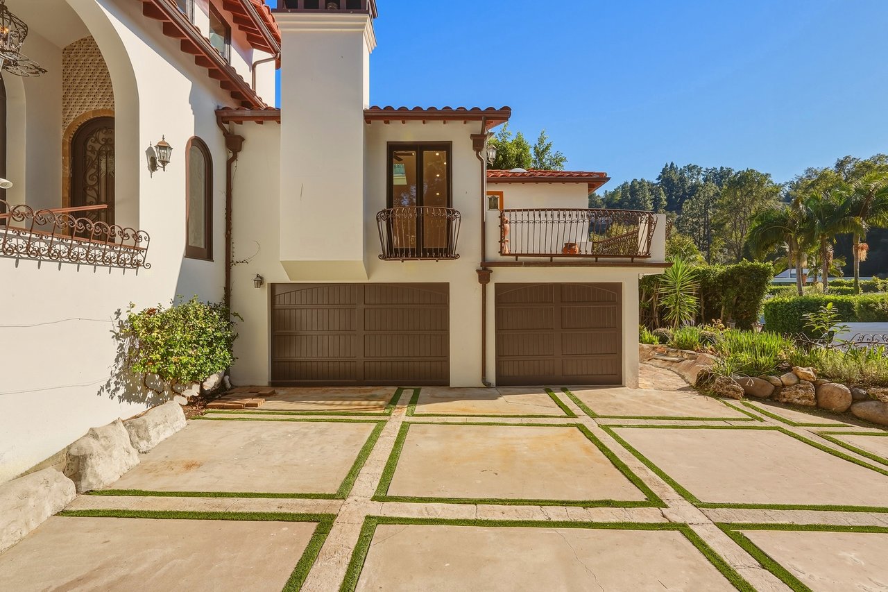 1260 Roscomare Rd
