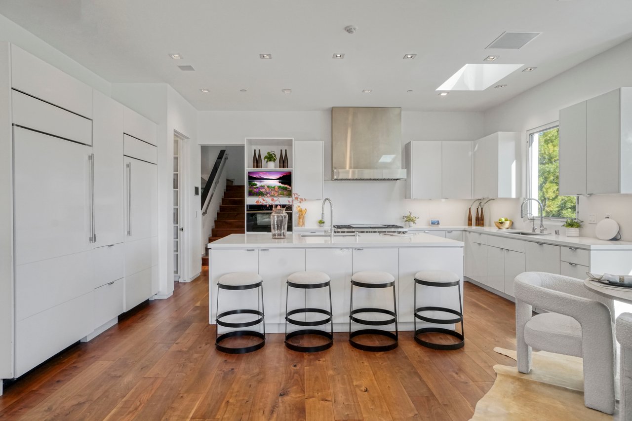 1116 Linda Flora Drive