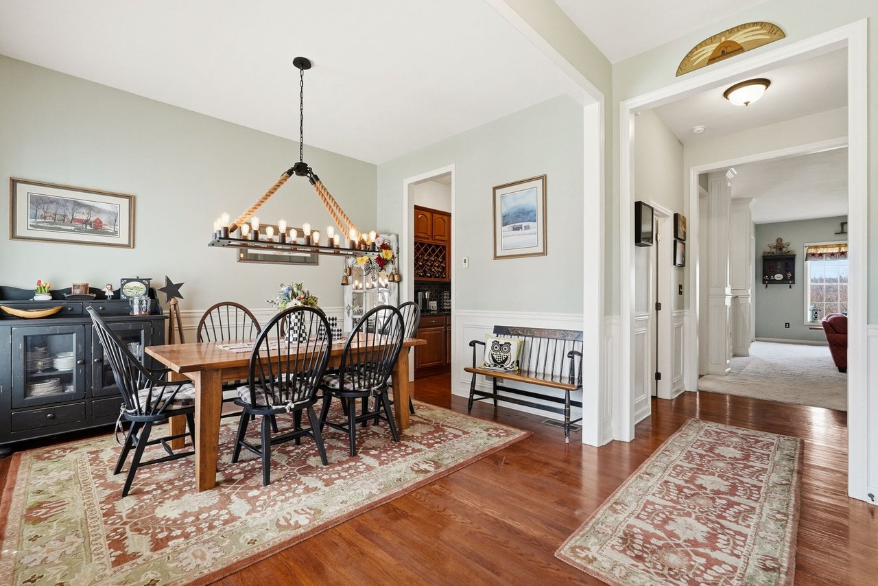 EXCLUSIVE LISTING  -  1234 Newbury Highland