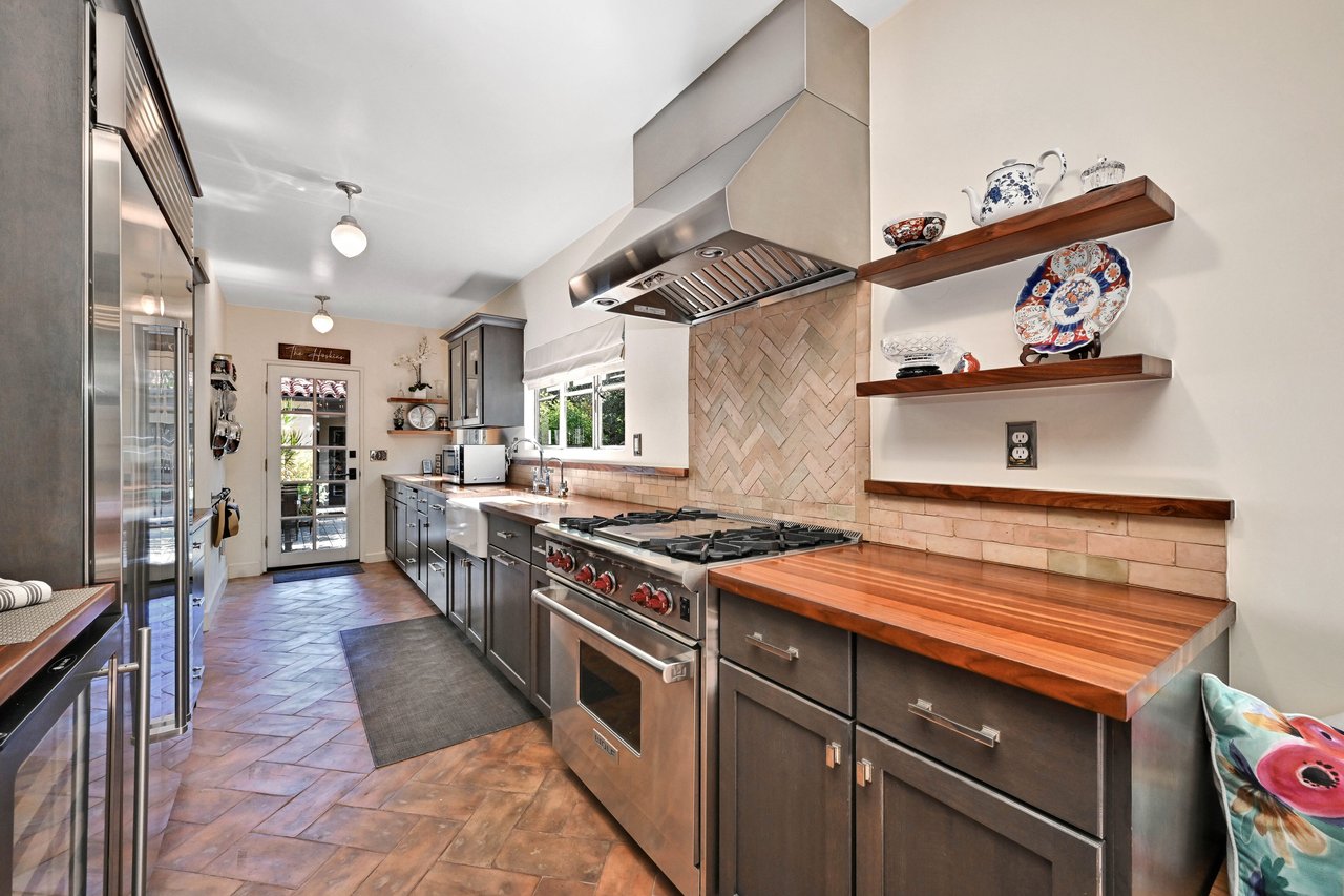 Unique Home on The Pennisula