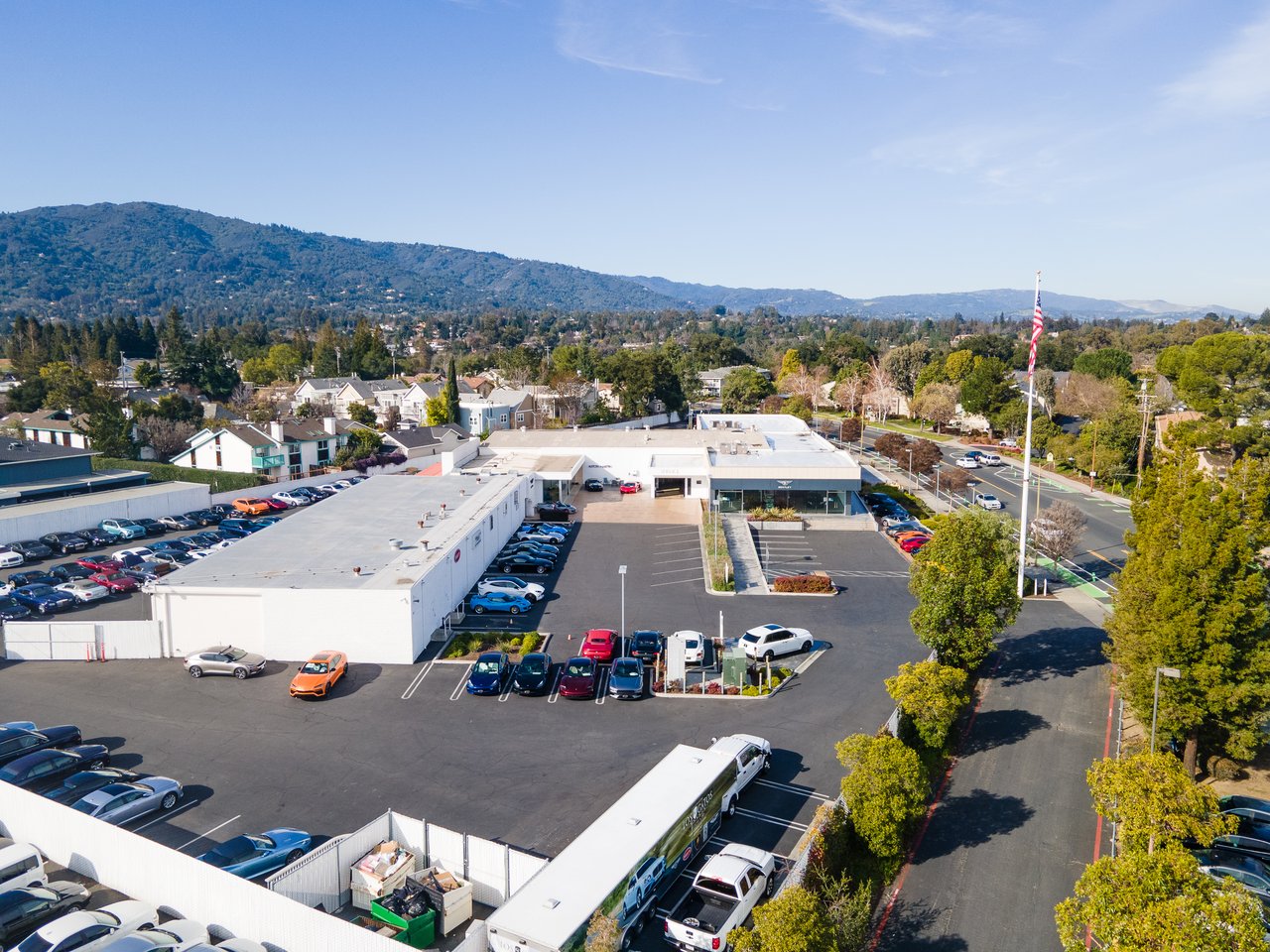 Los Gatos Porsche & Luxury Cars - Trophy NNN Leased Investments