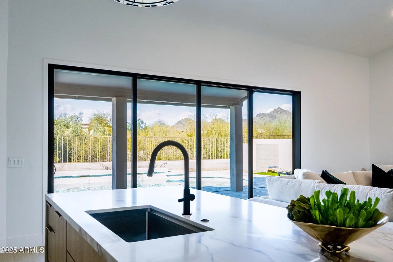 9238 E PALM TREE Drive, Scottsdale