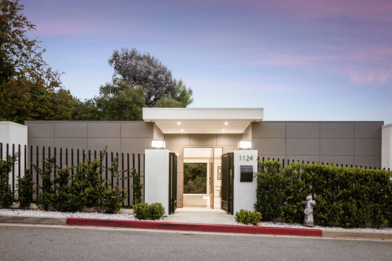 1124 Summit Dr