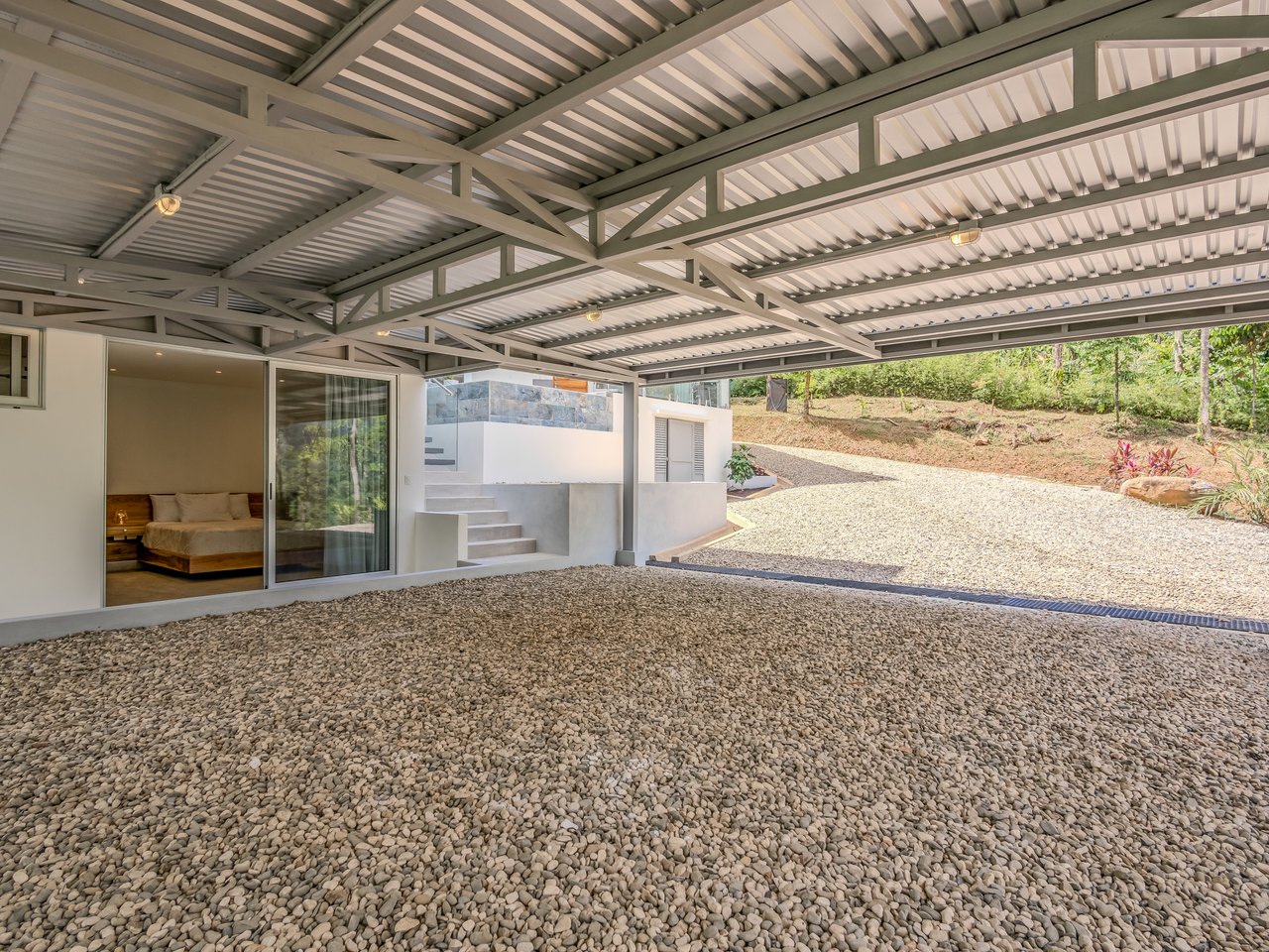 An Exclusive, Sunny Ridge-Top 4-Bed Designer House With Unforgettable Mountain & Jungle Views