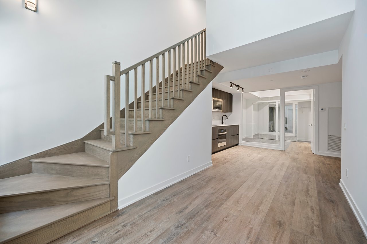 327 King Street W 307