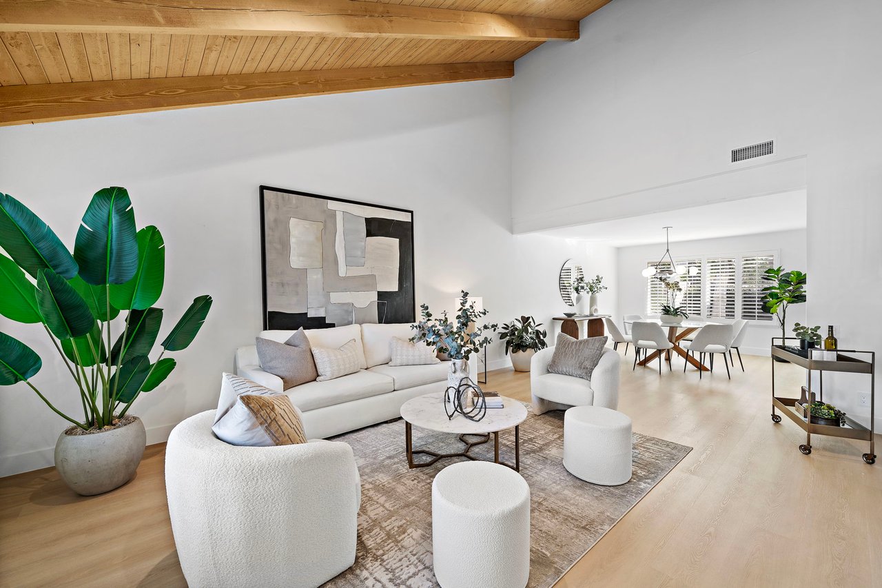 9560 La Amapola Avenue