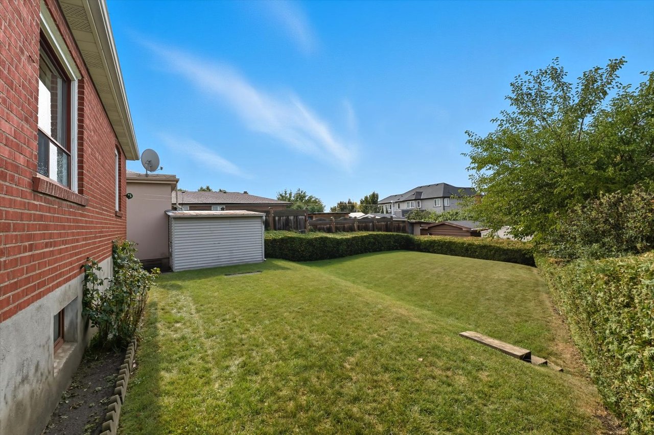 6 Berryton Ave