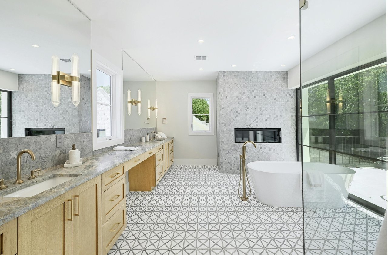 2400 Bridle Path