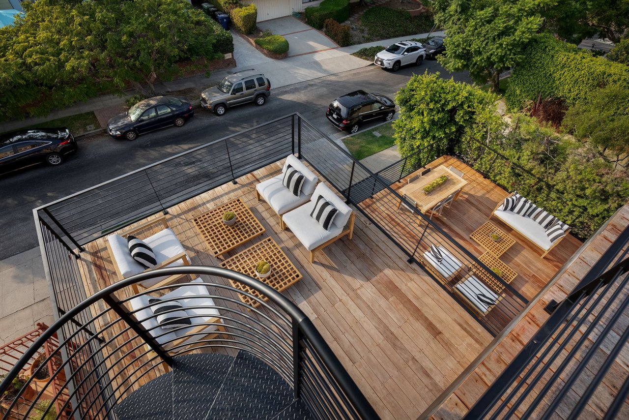 574 Mount Holyoke Ave