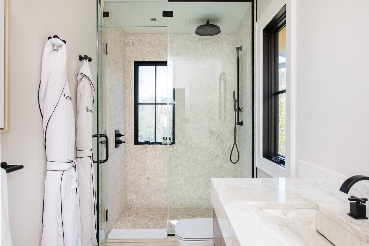 272 Old Montauk Highway, Cottage 3