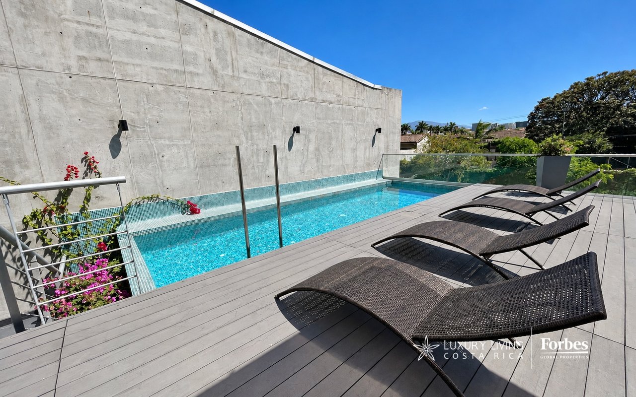 21308 - Two level Loft-style Apartment on Avenida Escazú