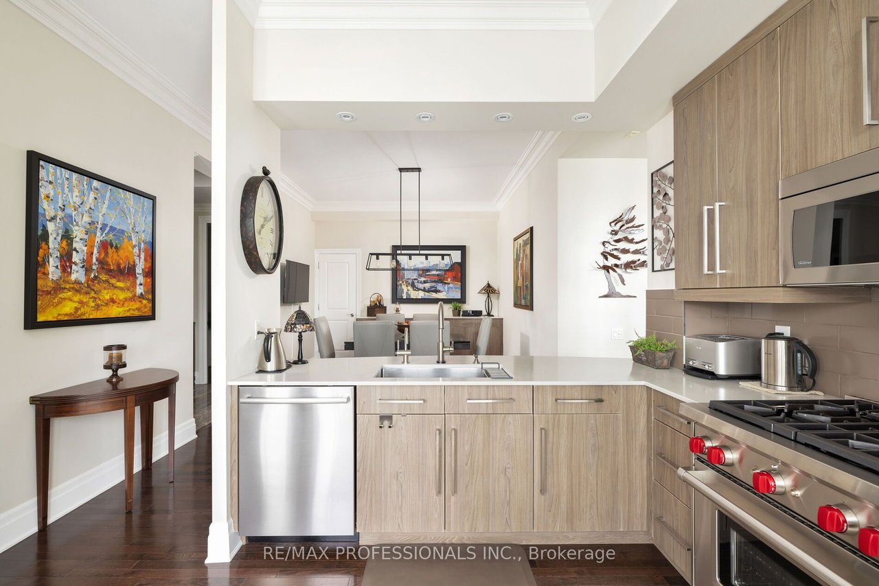 CONDO LIVING IN LUXURY 