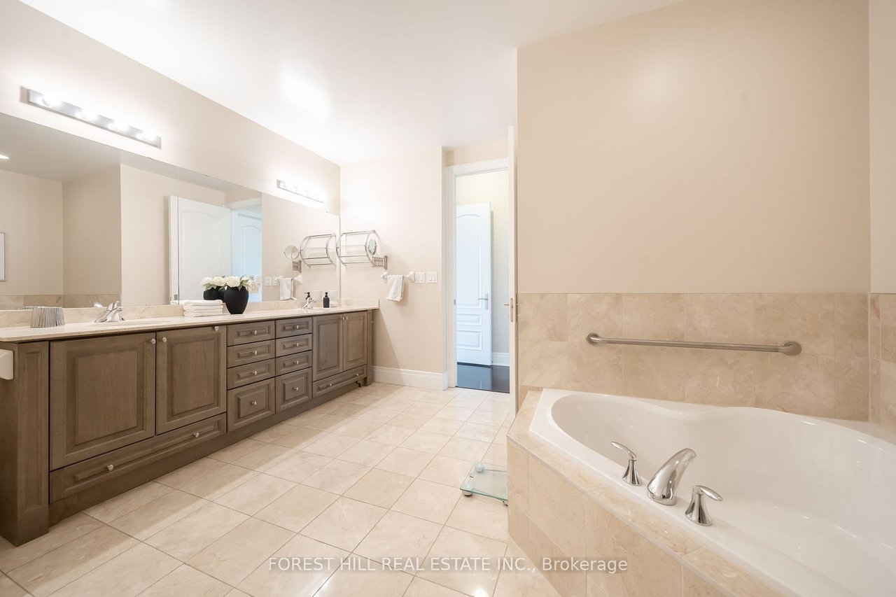 LIVING IN ARIA PENTHOUSES
