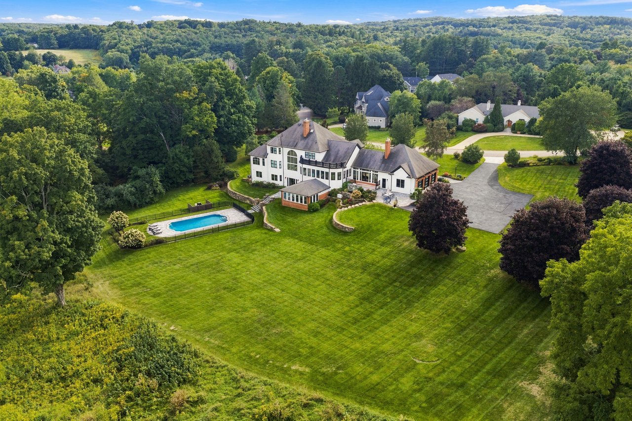 3 Wyndemere Drive