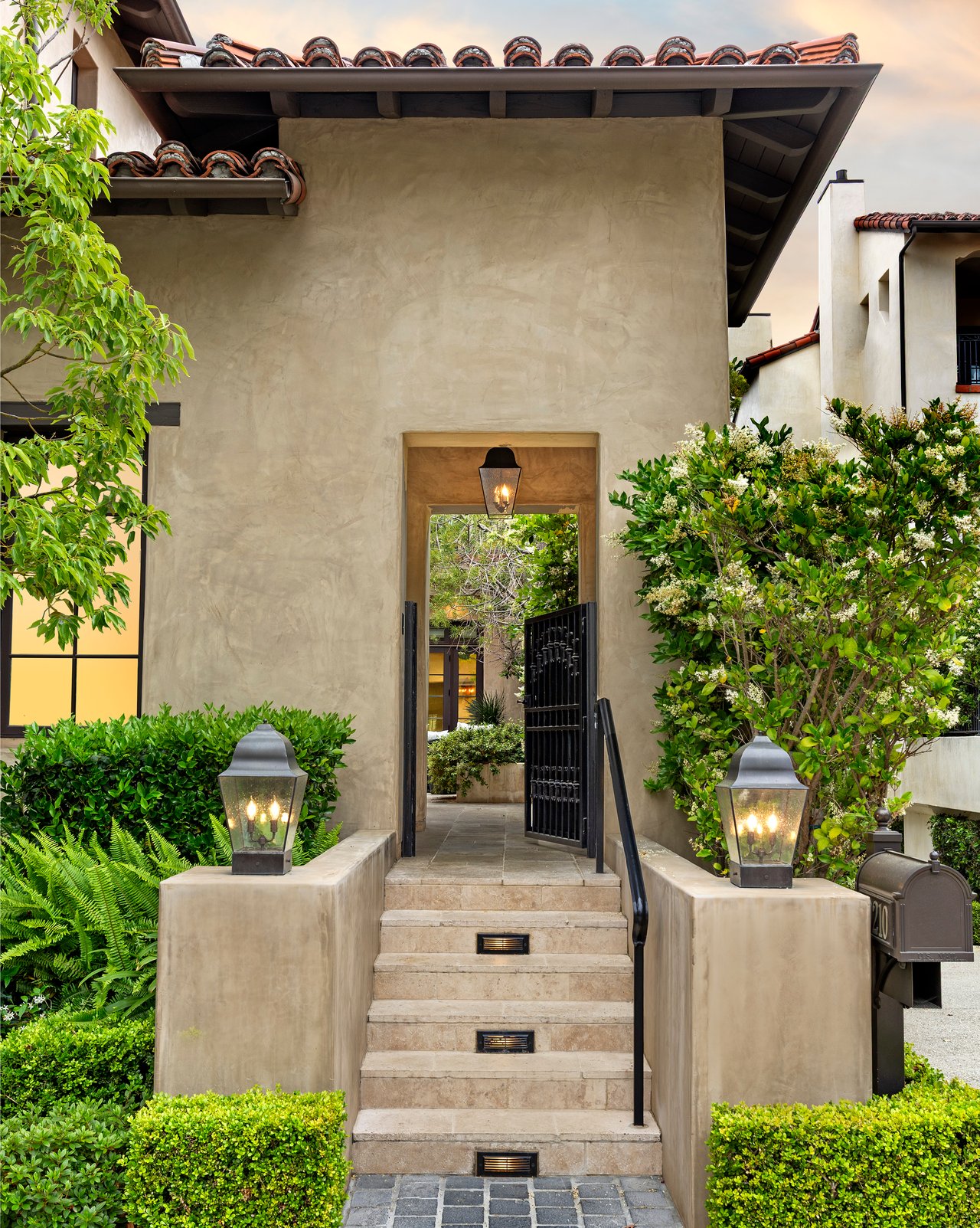 10210 Century Woods Dr, Century City