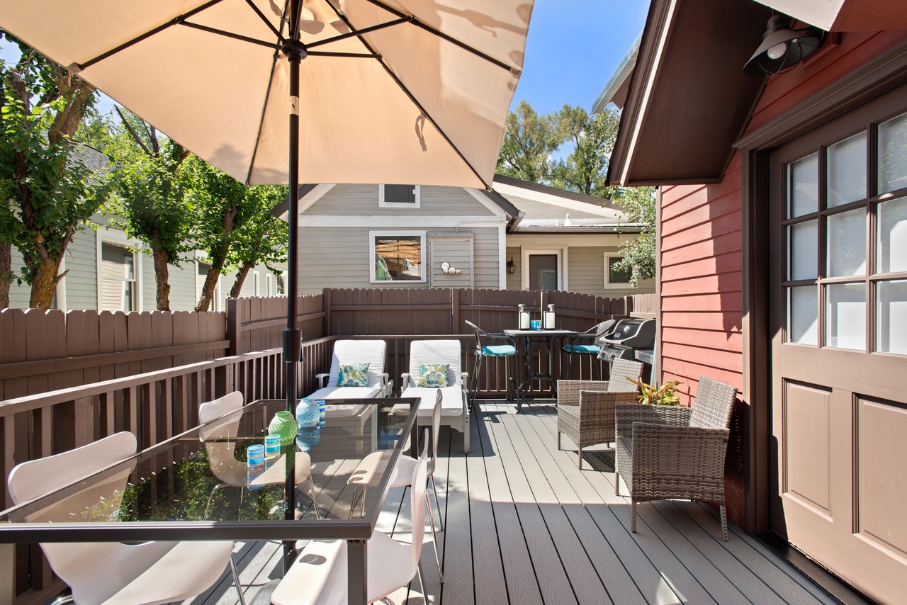 Charming Victorian Carriage House