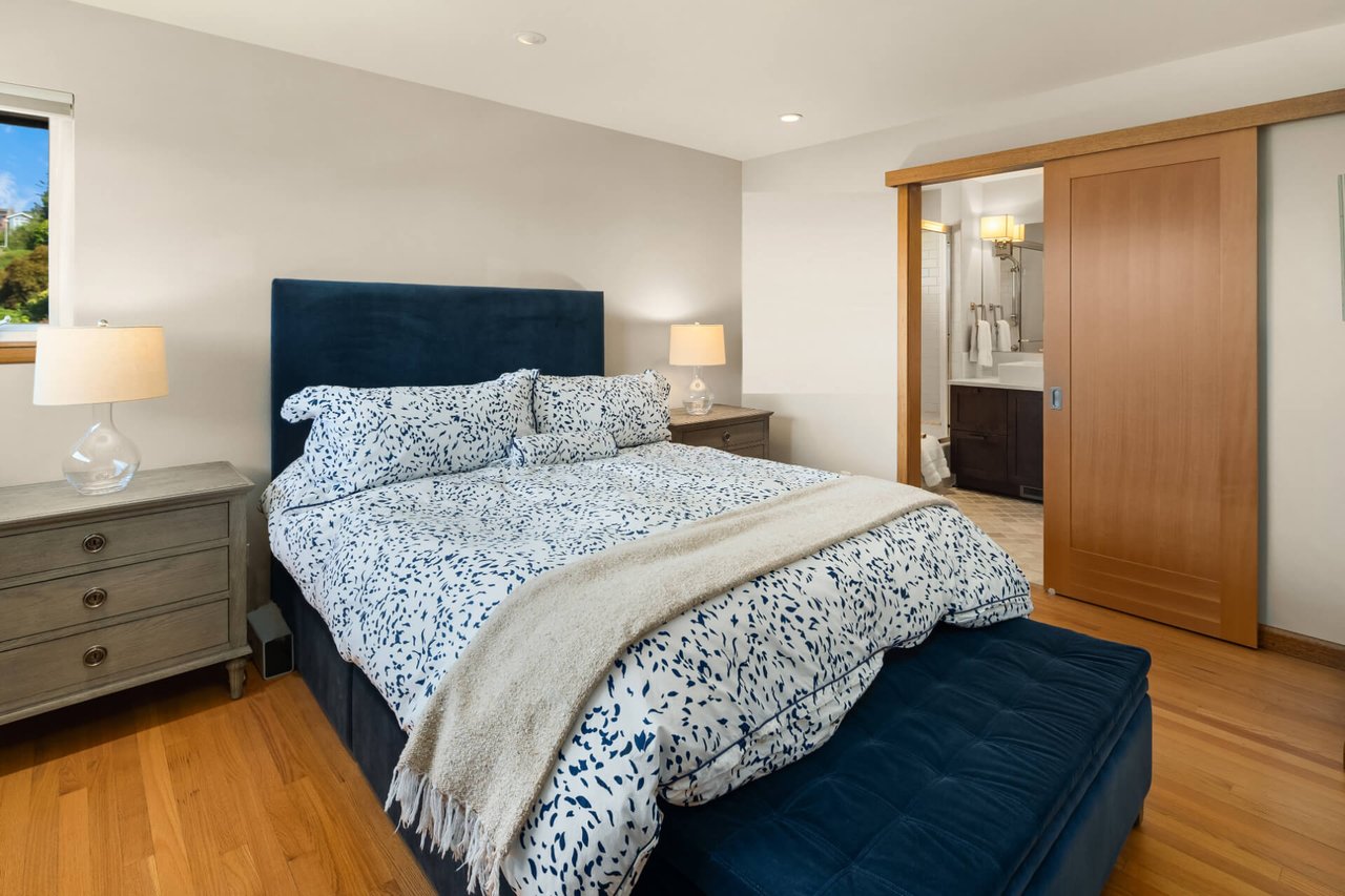 4105 SW Holly Street