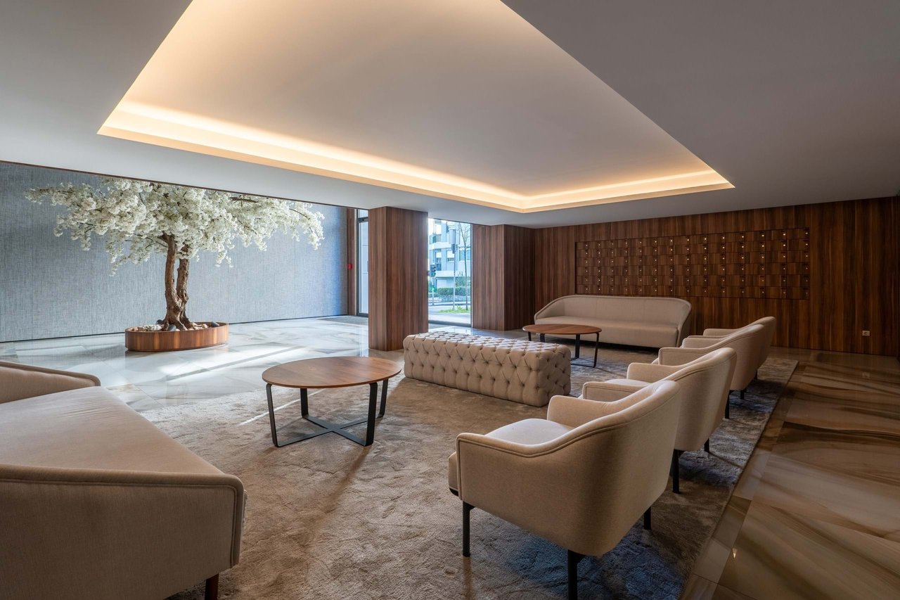 Modern Two-Bedroom Duplex Apartment in Porto
