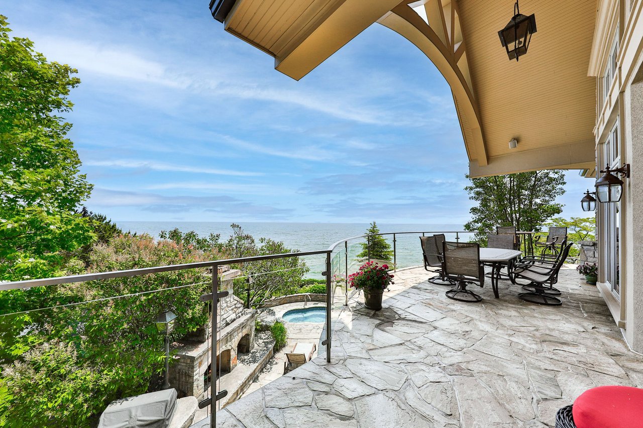 872 Whittier Cres