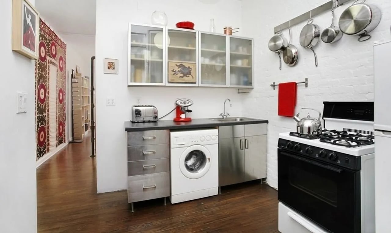 195 Prince Street Unit: 2E