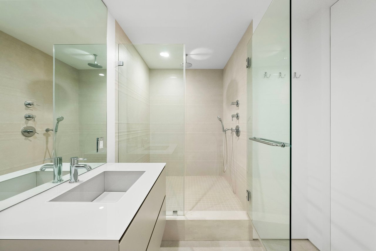 100 S Pointe Drive, Residence 1906/07