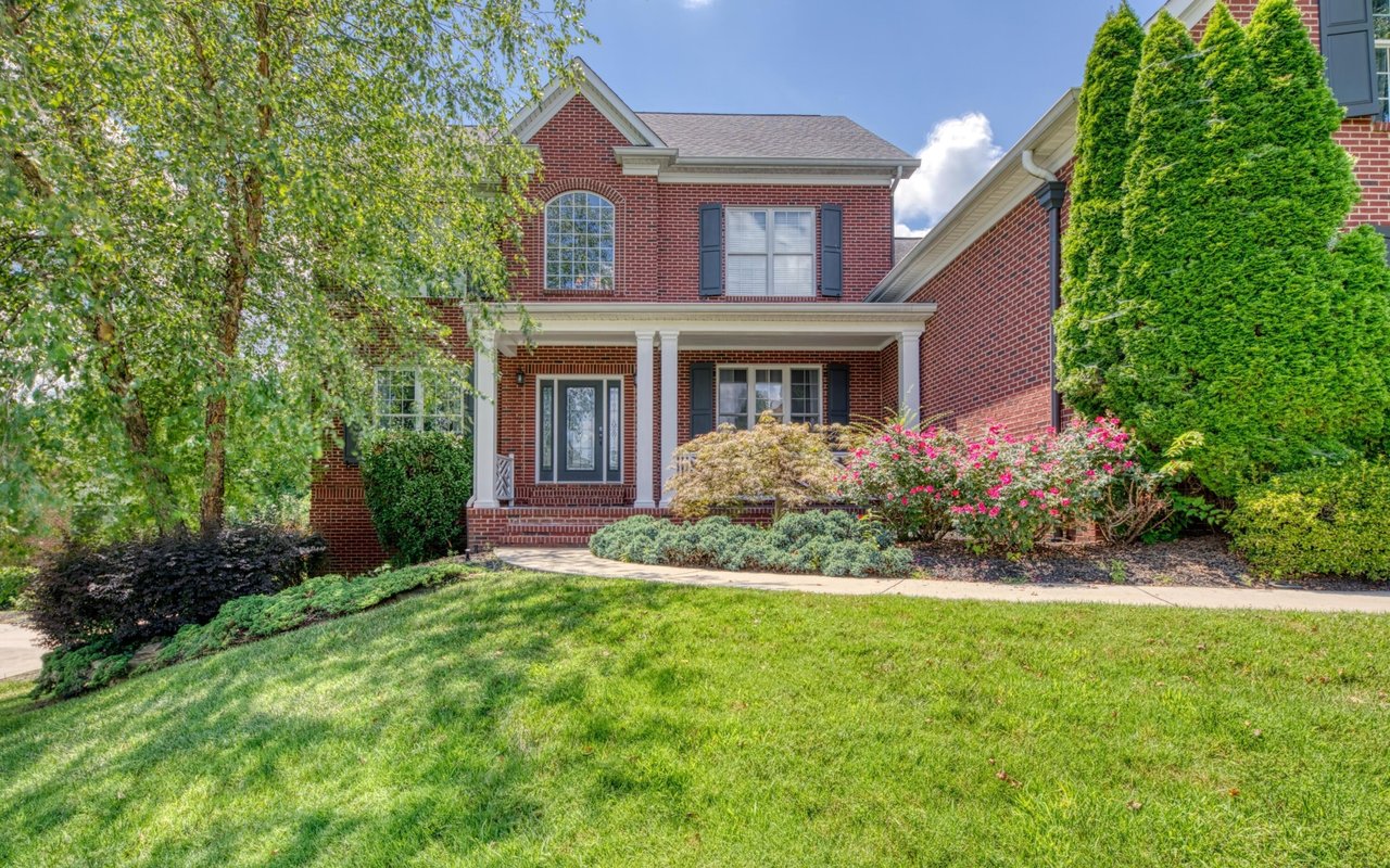 Wallace Luxury Spotlight | 223 Spring Water Lane Knoxville, TN 37934