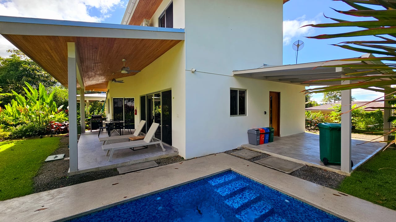 Charming Villa with Modern Amenities, Pool, and Prime Location