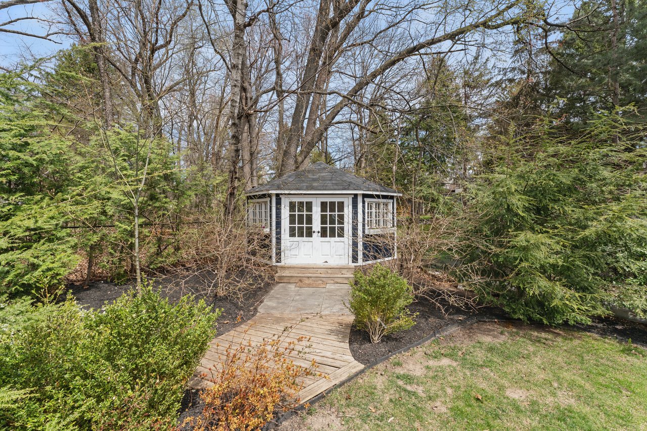 1543 Point-O-Woods Road