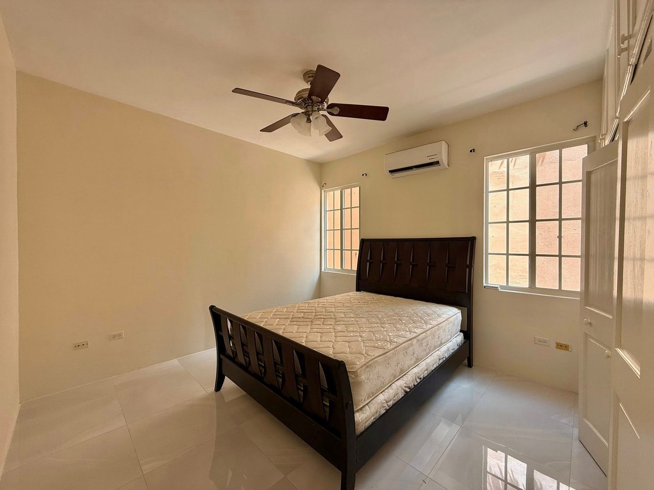 1084 Private Estate with Income