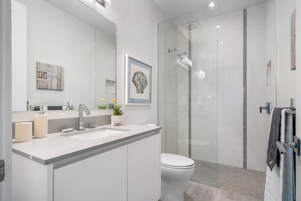 Penthouse 9 - Thirty Six