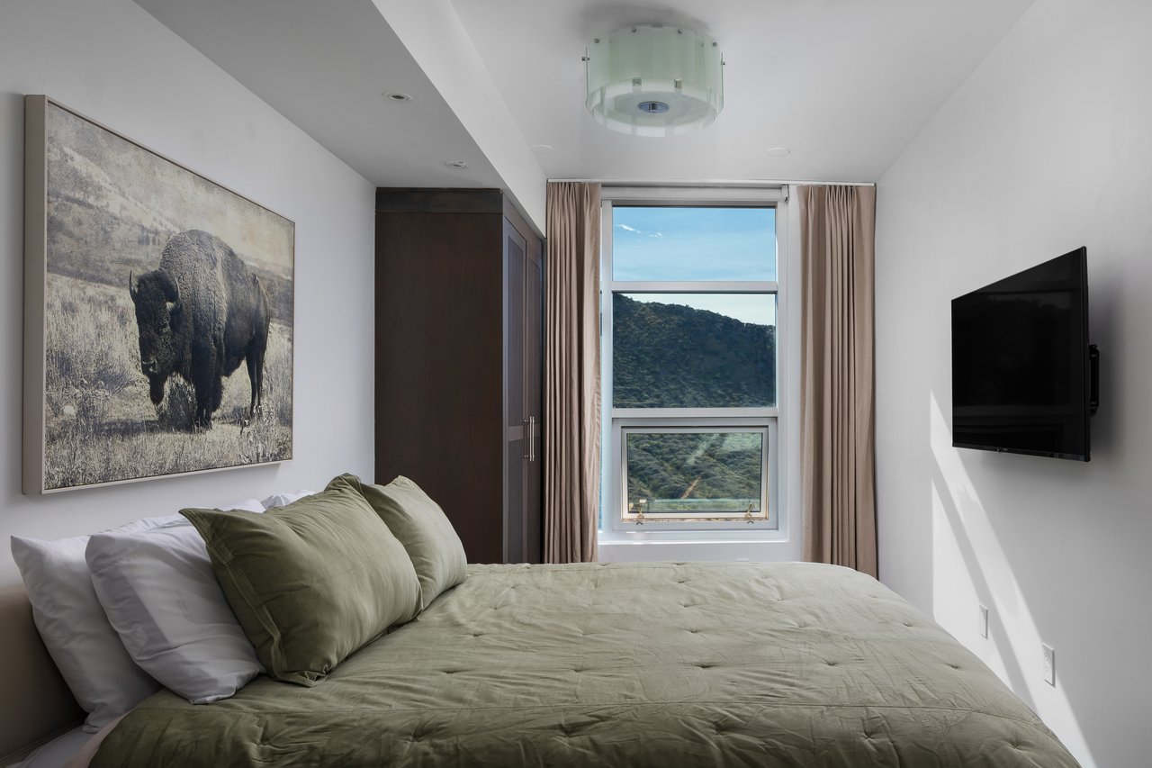 140 E RIO SALADO Parkway 1201