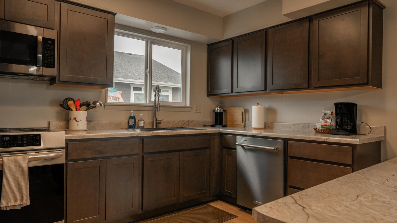 555 Hwy 101 S Apt 3