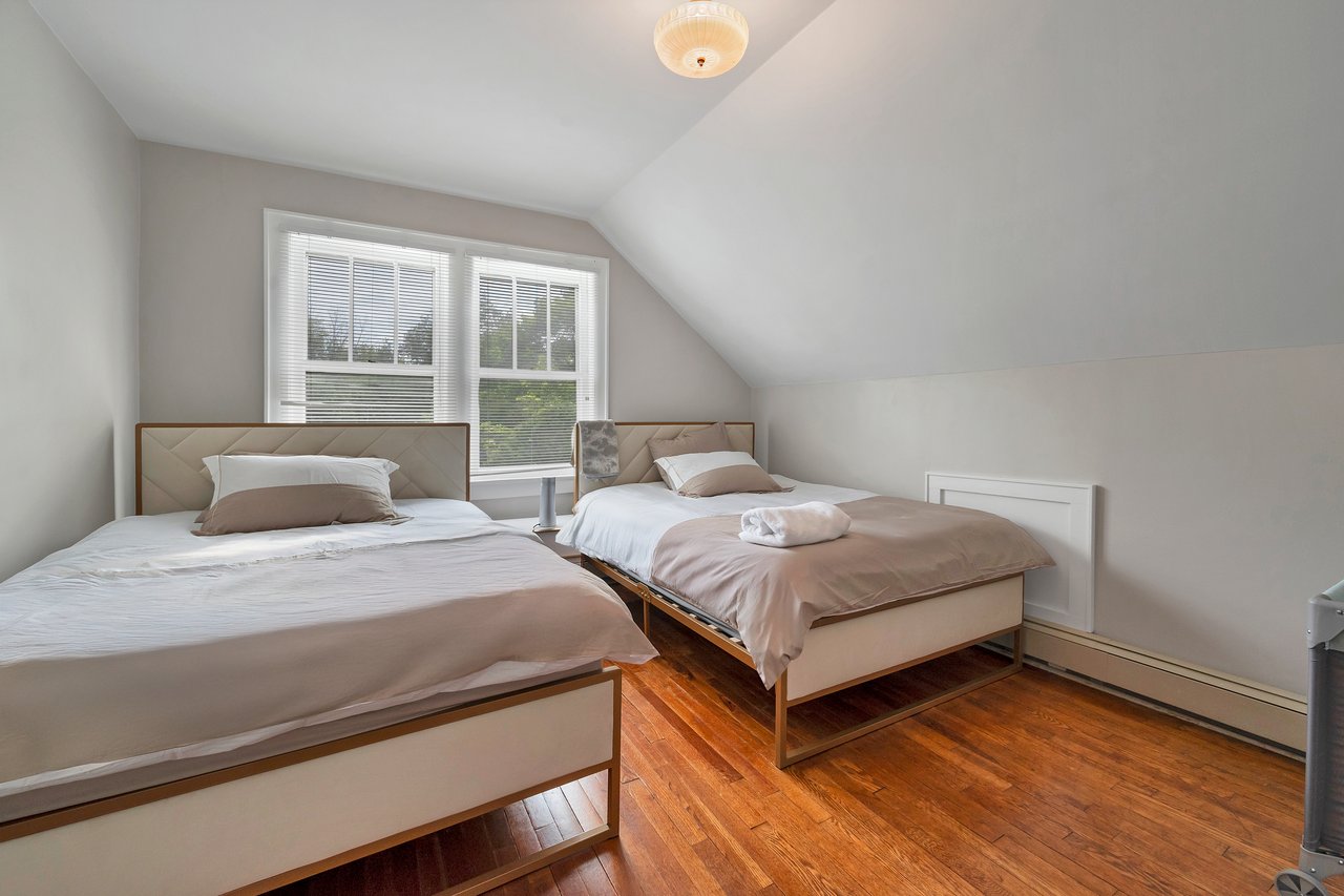 Beautiful Huge Home In Monticello