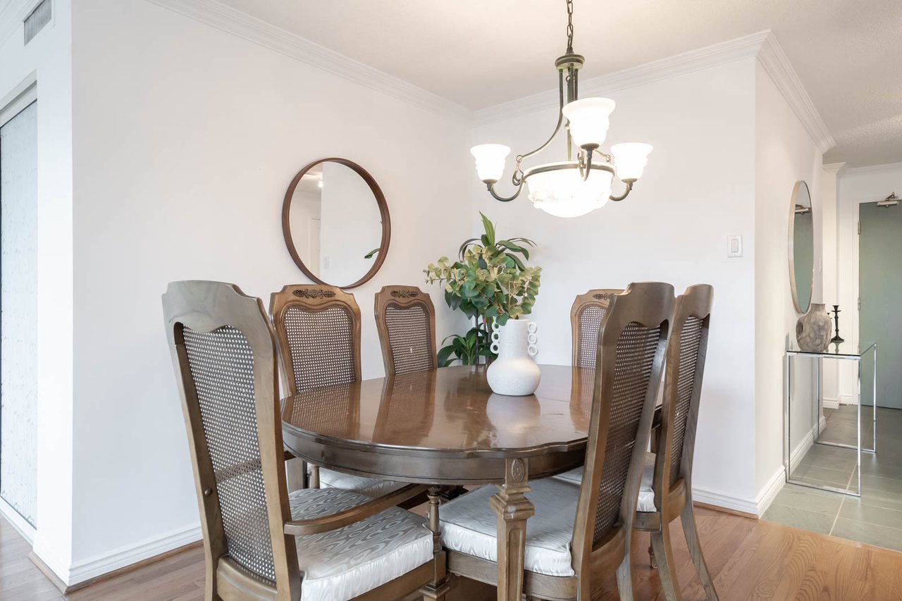 301-7300 Yonge Street 