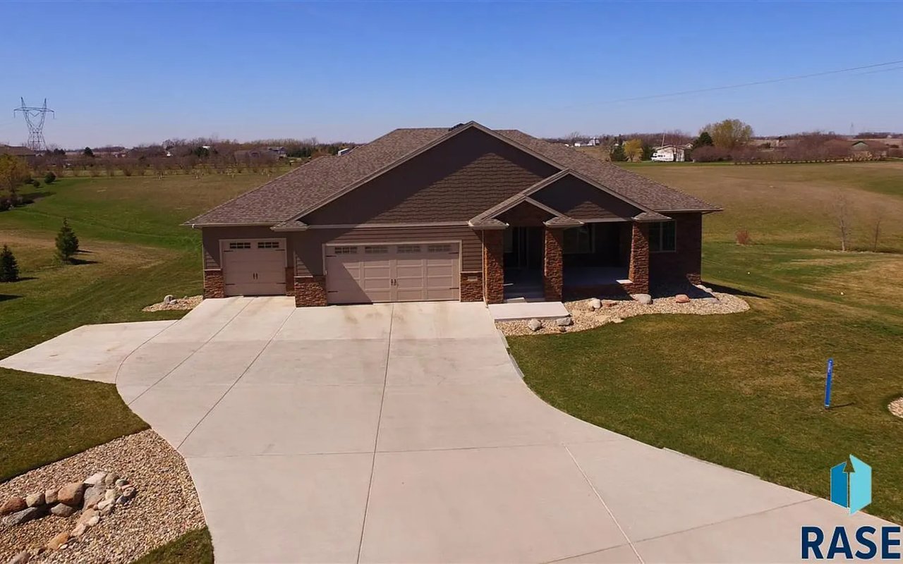 27093 Prairie Hills Trl