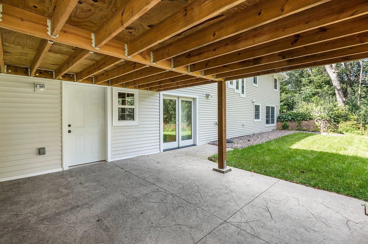 Updated Rambler in the Heart of Minnetonka