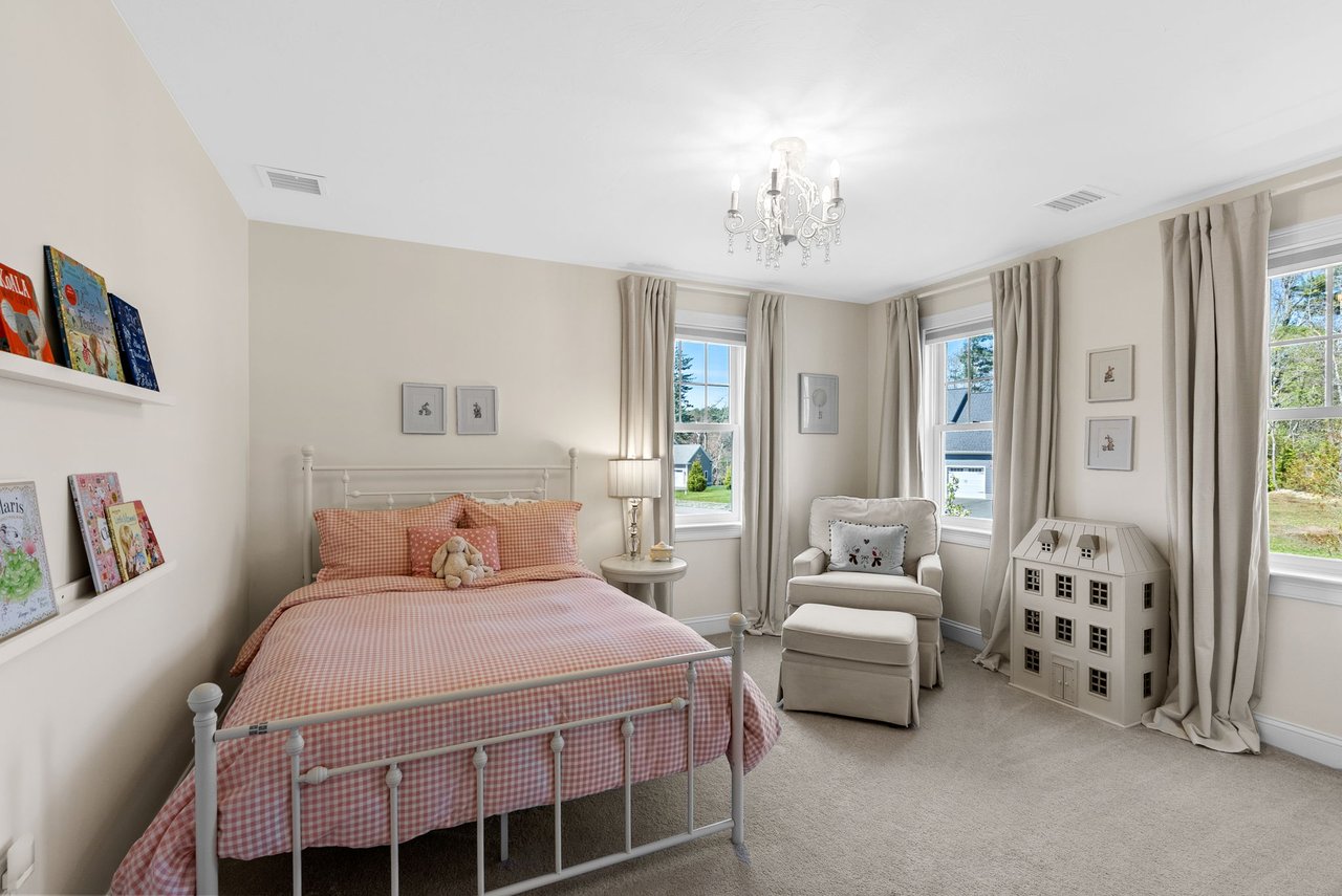 11 Lisa Ln Pembroke, MA 02359